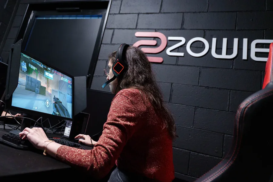 Zowie Booth